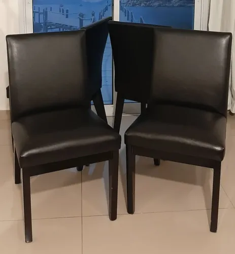 VENDE-SE 4 CADEIRAS DE JANTAR