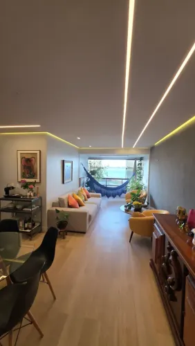 alugo belíssimo apartamento 3 quartos com móveis projetados pe na areia Vista mar