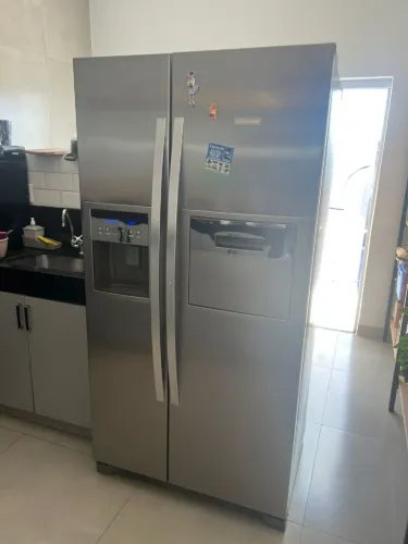 VENDO GELADEIRA MODELO SH72X