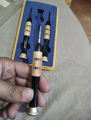 Este é um kit de chaves de fenda de precisão Yaxun YX-8183 para manutenção de celulares