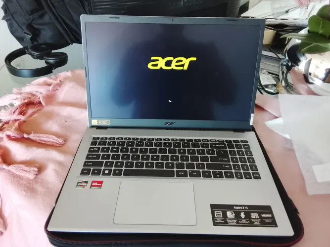 vendo nootbook Acer c placa dedicada de vídeo top