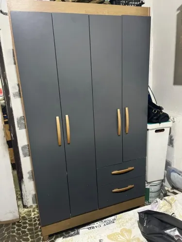 Guarda-roupa de solteiro impecável