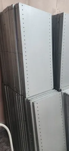 Prateleiras de ferro 45cm usadas tenho 29 estantes com 5 bandejas