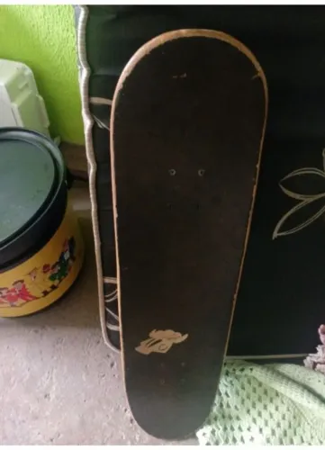 Vendo skate profissional semi novo