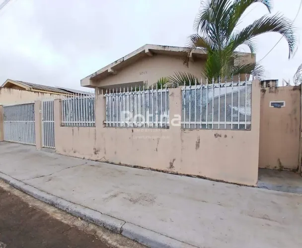 Casa para alugar, 3 quartos, Marta Helena - Uberlândia/MG - Rotina Imobiliária
