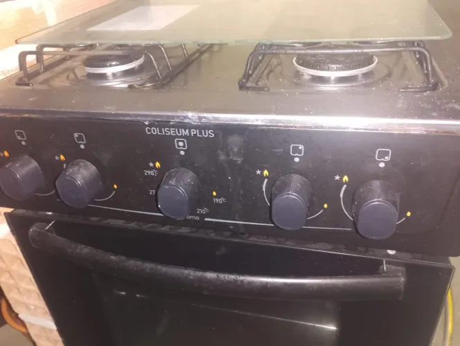 Vendo fogão 4 bocas 3 meses de uso motivo estou me mudando pra casa que já tem fogão 