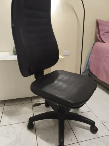 Cadeira de escritório couro legítimo preto