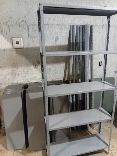 Prateleiras de aço 30cm semi novas