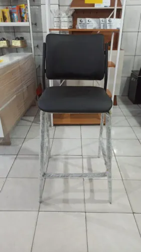 Banqueta preta alta
