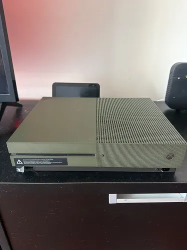 XBOX ONE S 1TB EDIÇÃO LIMITADA GREEN MILITARY