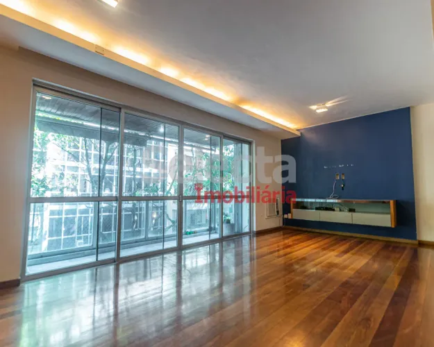 Apartamento lindíssimo de 240 m² na quadra da praia, na excepcional Rua José Linhares, dis