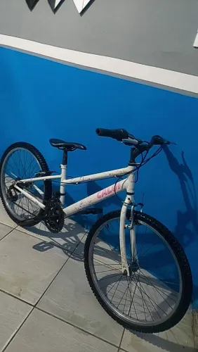 Vendo bicicleta caloi aro 24 de marcha