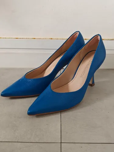 scarpin Loucos e santos azul 37, couro legítimo 
