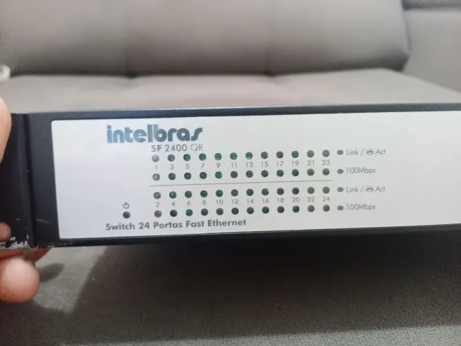Switch Intelbras SF 2400 QR - 24 Portas Fast Ethernet com QoS