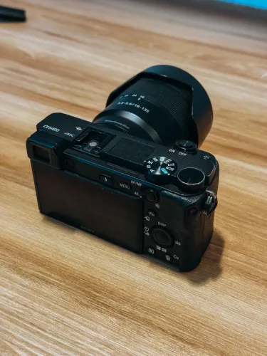 Câmera Sony 6400 com lente 