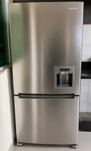 Geladeira Samsung inverter com reservatório
