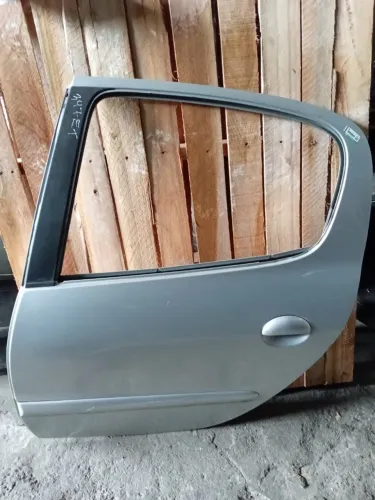 Porta Traseira Esquerda Peugeot 207 2010