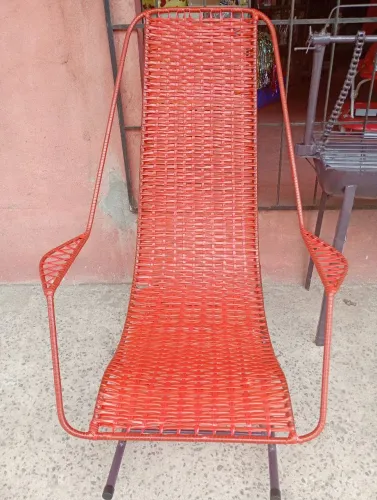 Cadeira de balanço, grande,feita de vergalhão, à pronta entrega.