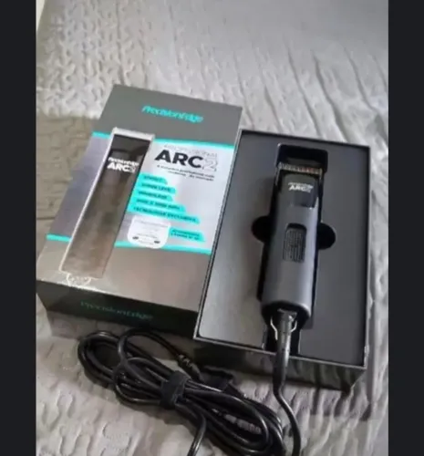Máquina de Tosa Precision Edge ARC2 Bivolt Cães Gatos + kit de pente precision Edge 9 Ada