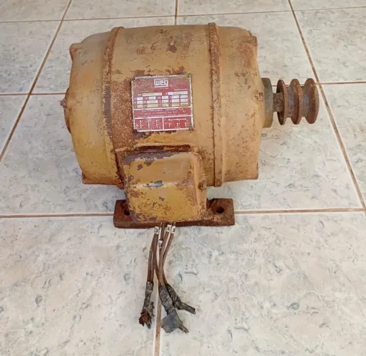 Motor trifásico 5 CV  rotação 3470  rpm 
