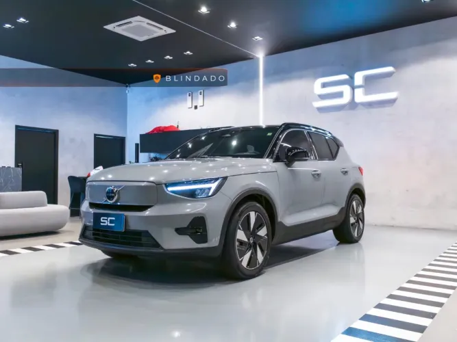 Volvo XC40 Recharge Plus (elétrico) 2024