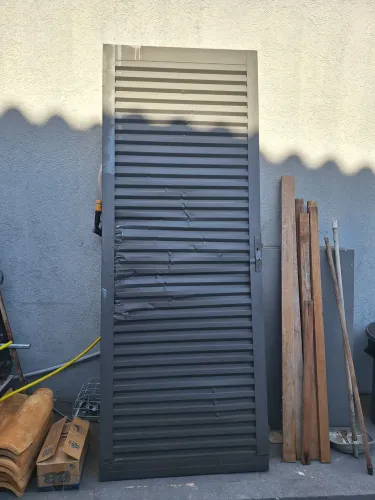 Porta de ferro