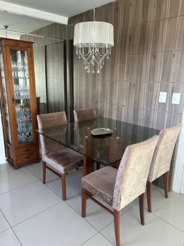 Mesa 4 lugares + Cristaleira