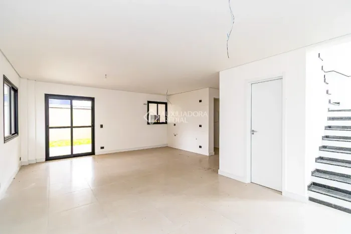 Sobrado Triplex a Venda em Pinhais