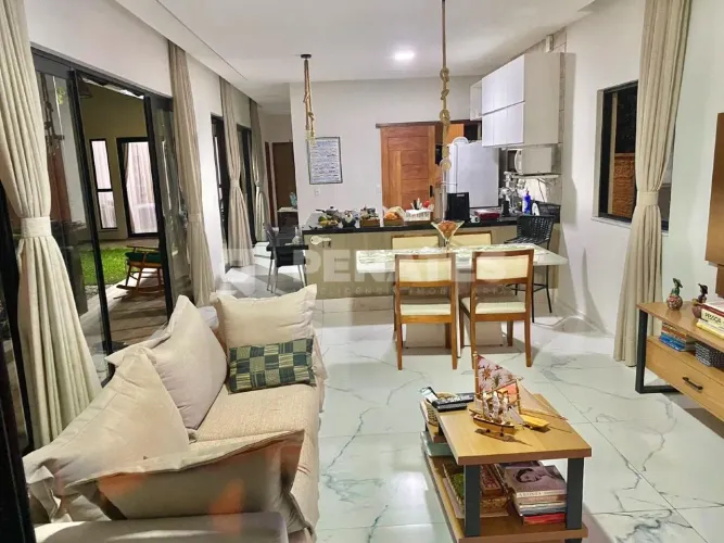Casa no Condomínio Vila Maria na Praia de Pirangi com 3 suítes em 180m2.