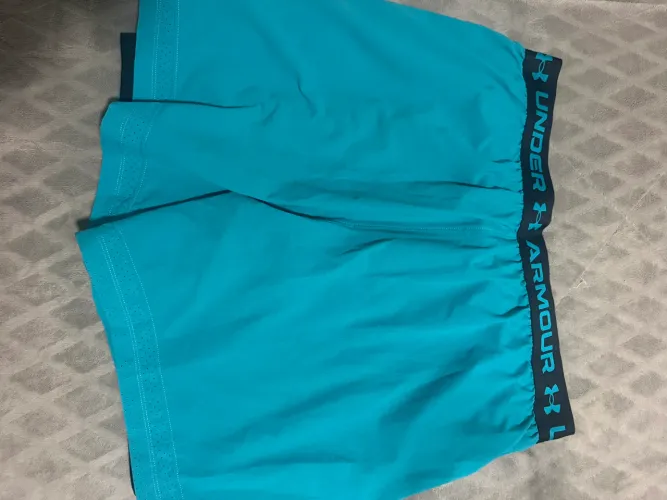 Bermuda com short de compressão Under Armour