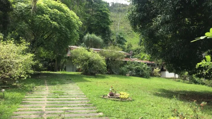 Sítio para Venda em Cachoeiras de Macacu, Agrobrasil, 3 dormitórios, 1 suíte, 2 banheiros,
