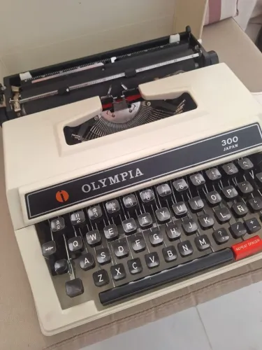 Máquina de escrever Olympia
