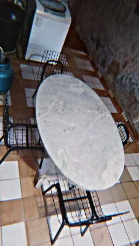 Mesa de mármore com 4 cadeiras