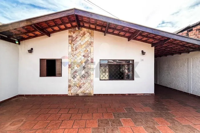 Casa para locação com 2 quartos e edícula com 1 quarto e banheiro no Santa Terezinha