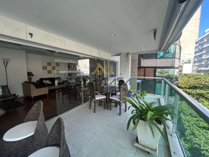 Leblon- Quadra da Praia| Apartamento 170m² com varanda | 3 quartos - 1 suíte REF: BAAP4693