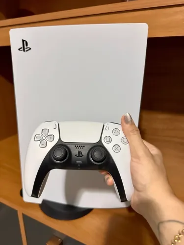 PS5 825GB com Leitor + Controle + GTA V + God of War