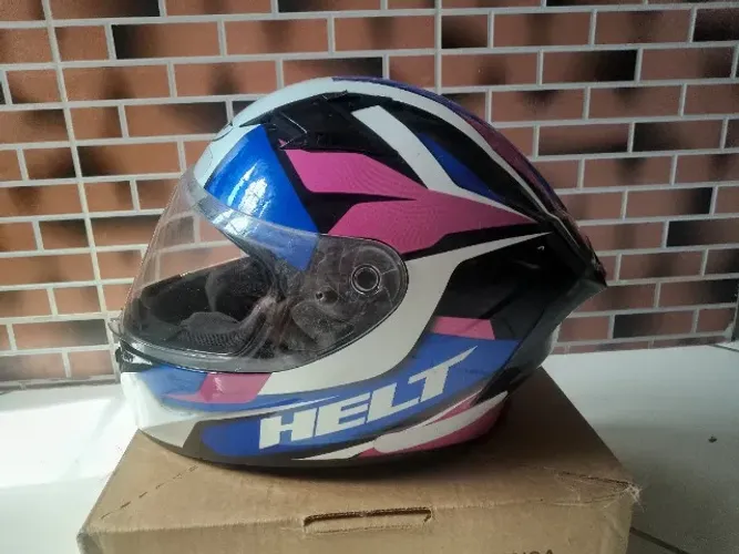 Capacete Helt Tam 60 e leve de brinde 1 Capacete San Marino tam 58