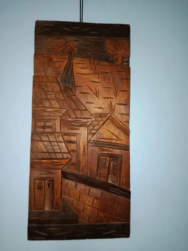 Vendo essa quadro feito de madeira