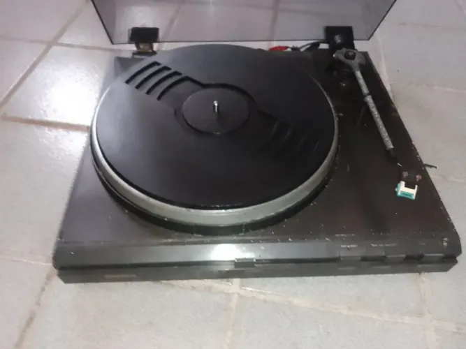 Vendo Radiola toca disco marca Gradiente ,clássico anos 80,bom estado funcionando
