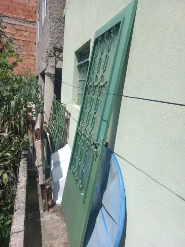 Porta de ferro com porta de vidro interna