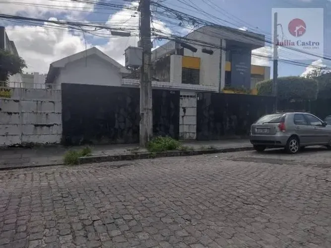 VENDO ÓTIMA CASA COM 4 QUARTOS NO BAIRRO DA TORRE / RECIFE