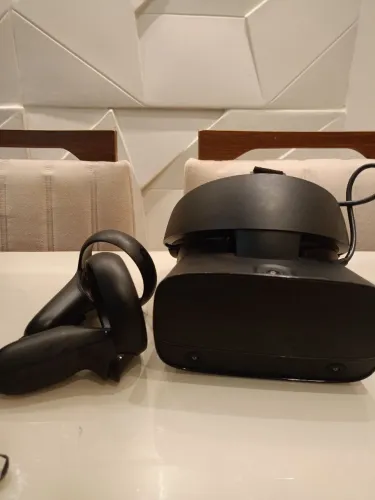 Óculos de realidade virtual - Oculus Rift S Preto (usado)