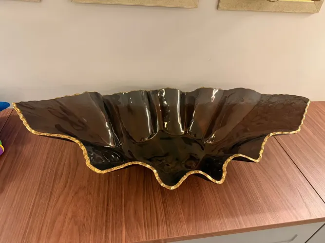 Centro de mesa Luca Millani Design, em vidro, irregular com borda com banho de ouro