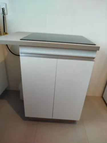 Fogão de indução com armário de MDF