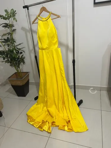 VESTIDO DE FESTA LONGO AMARELO VIBRANTE COM PEDRARIAS - ELEGANTE E SOFISTICADO