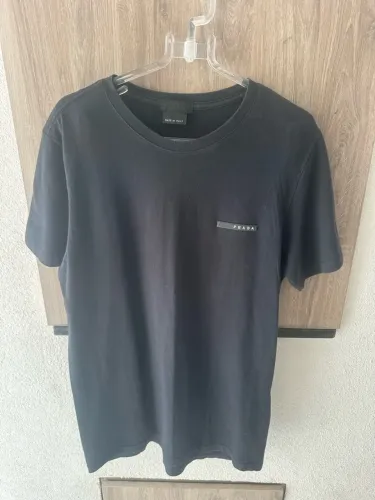 camiseta Prada original made in Italy Linda impecável difícil de achar Campinas cambuí
