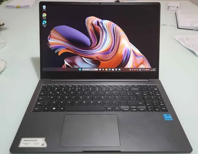 Galaxy Book 2 i3 12a 8gb SSD **FULL HD IPS**