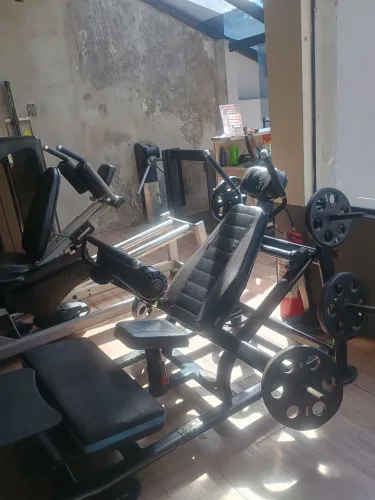 Vendo lote Academia completa! Oportunidade
