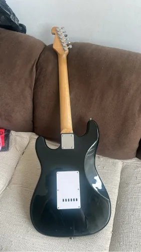 GUITARRA SHELTER PRETA E BRANCA