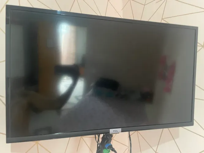 Vende-se tv smart TCL